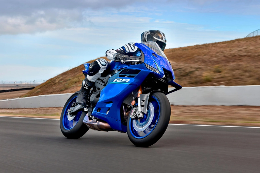 yamaha_r9_banner_529961457.webp