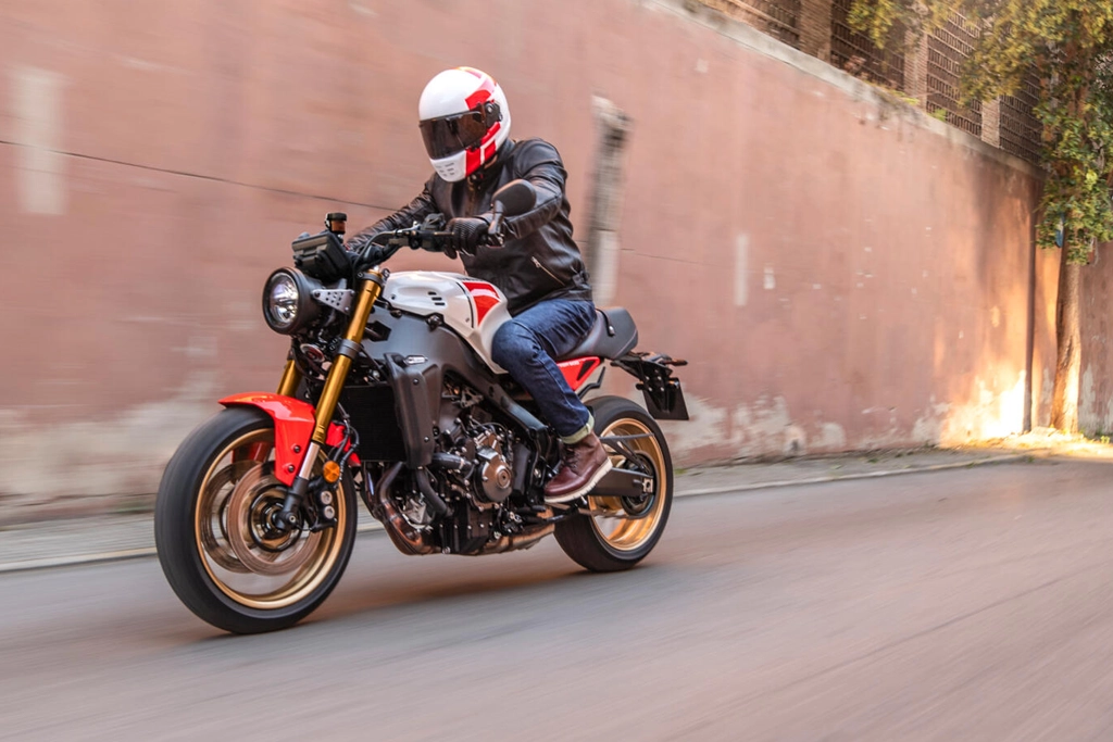 2025 XSR900