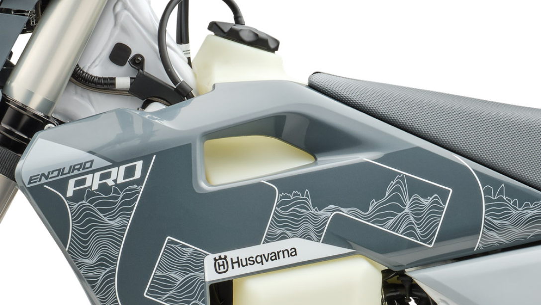 Détail du moteur 4 temps de la Husqvarna FE 350 PRO 2026
