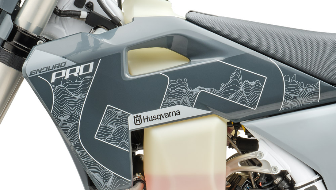 Détail du moteur 2 temps de la Husqvarna TE 300 PRO 2026