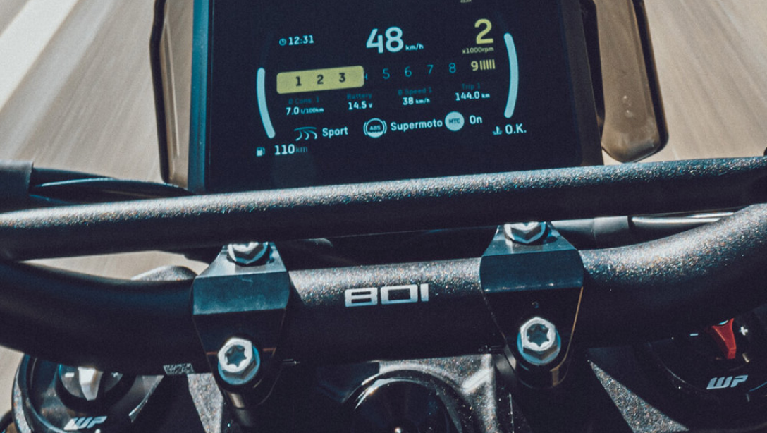 Tableau de bord digital de la Husqvarna Svartpilen 801 L 2025