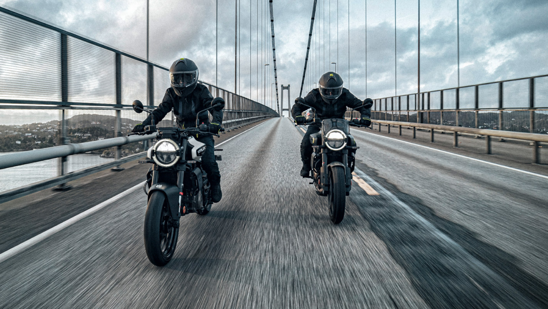 Husqvarna Vitpilen 125 2025 roulant en ville