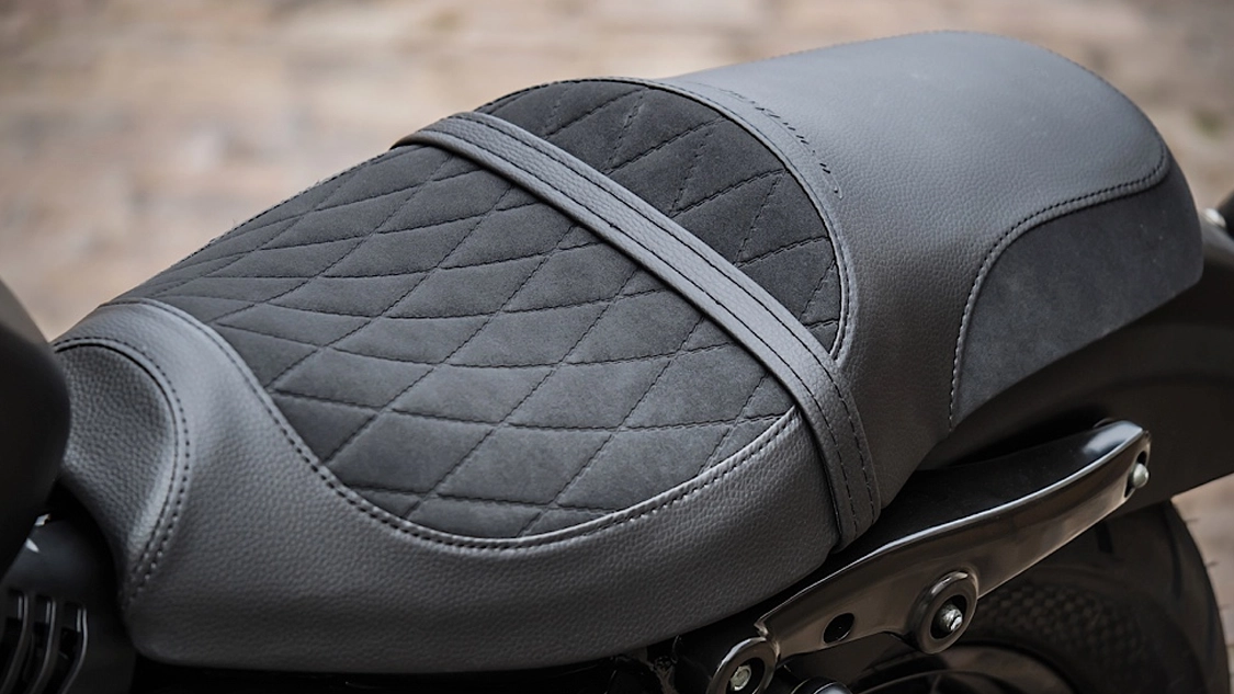 Selle et arrière de la Hyosung GV125R 2026