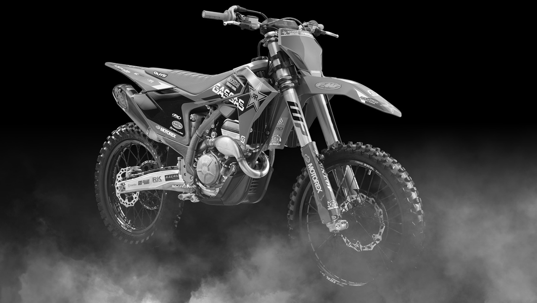 GASGAS MC 250F Factory Edition 2026 vue de face sur circuit