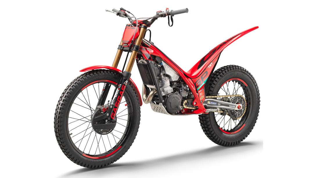 Vue latérale de la GASGAS TXT GP 300 2026 sur terrain accidenté