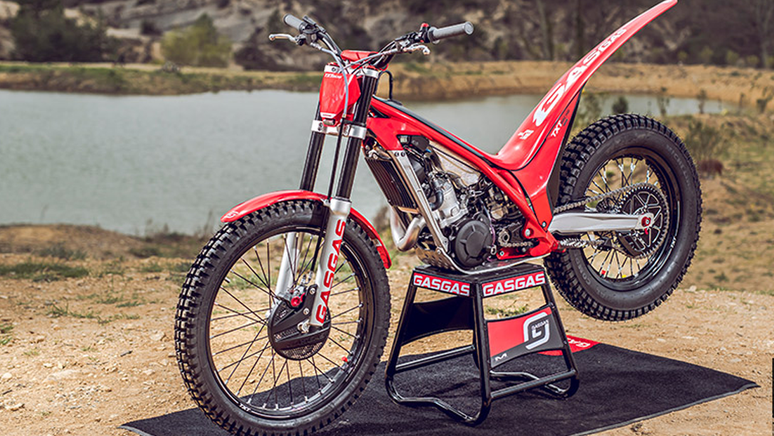 Suspension WP XACT de la GASGAS TXT Racing 125 2026 sur terrain accidenté