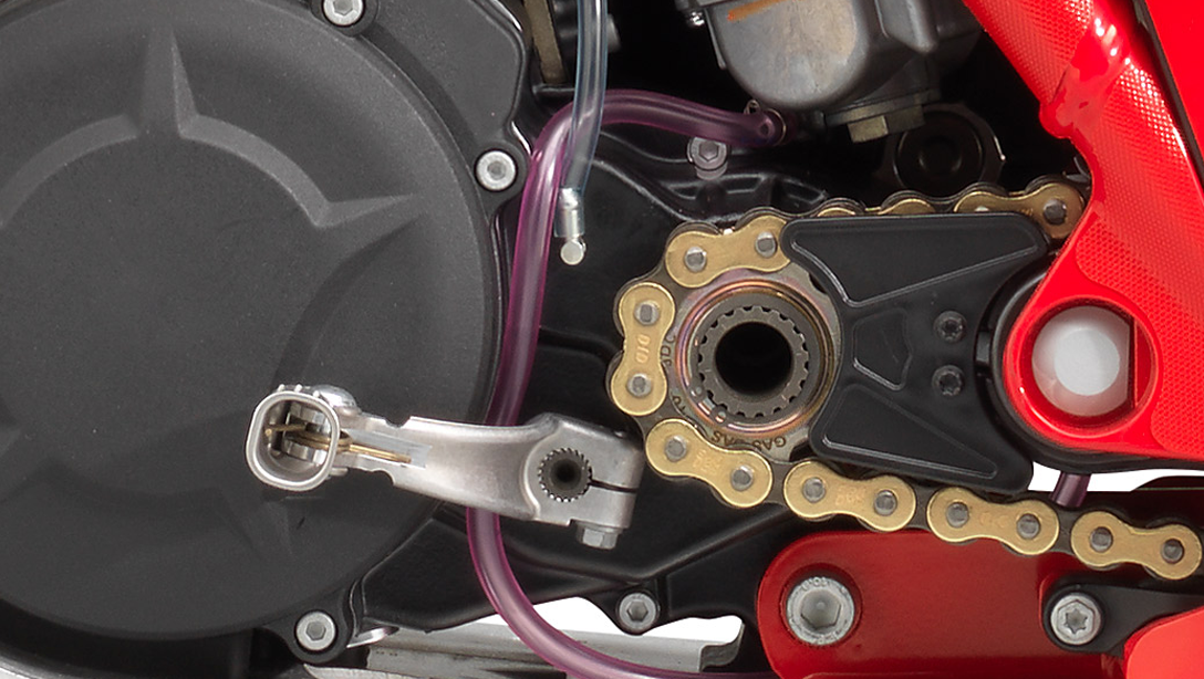 Gros plan sur le moteur 2 temps de la GASGAS TXT GP 300 2026
