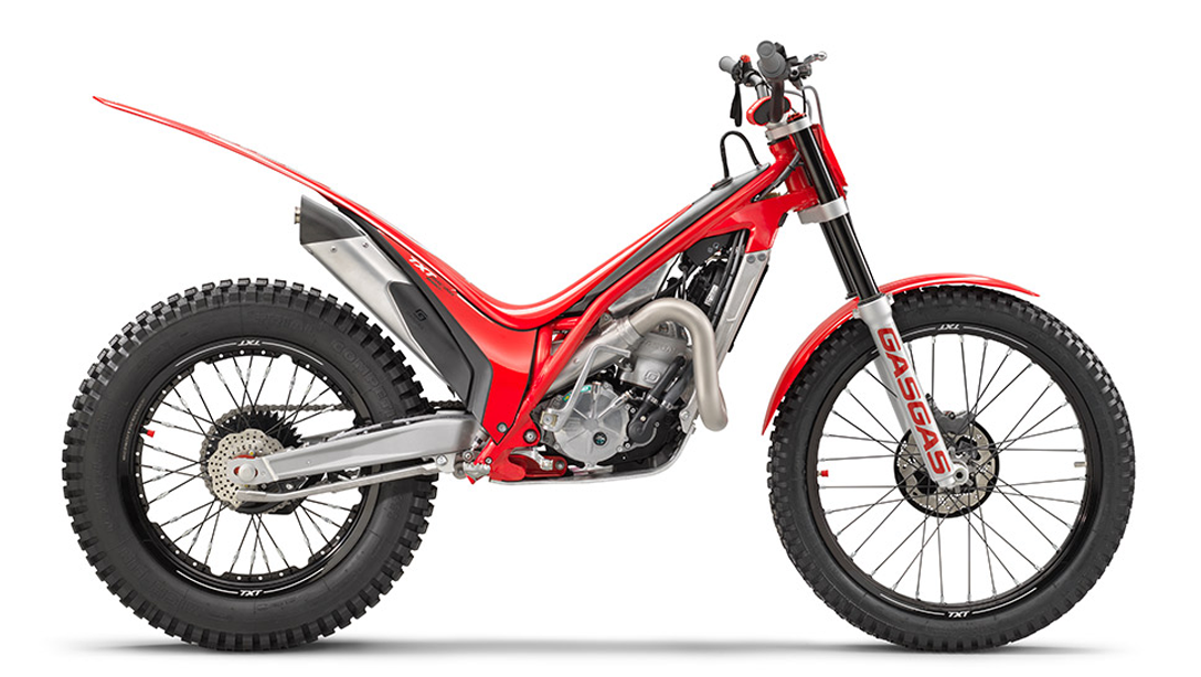 Vue latérale dynamique de la GASGAS TXT Racing 280 2026 sur un terrain de trial
