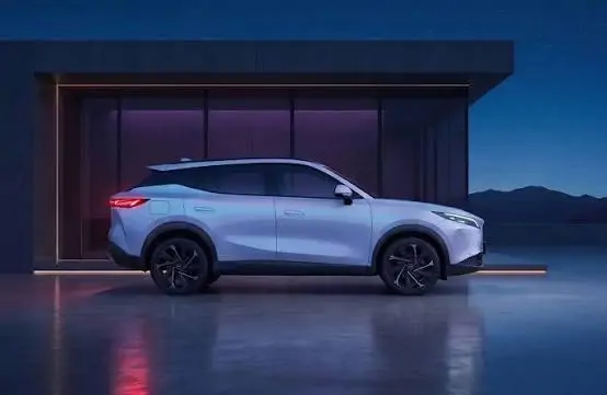 Vue trois quart avant du SUV Omoda 9