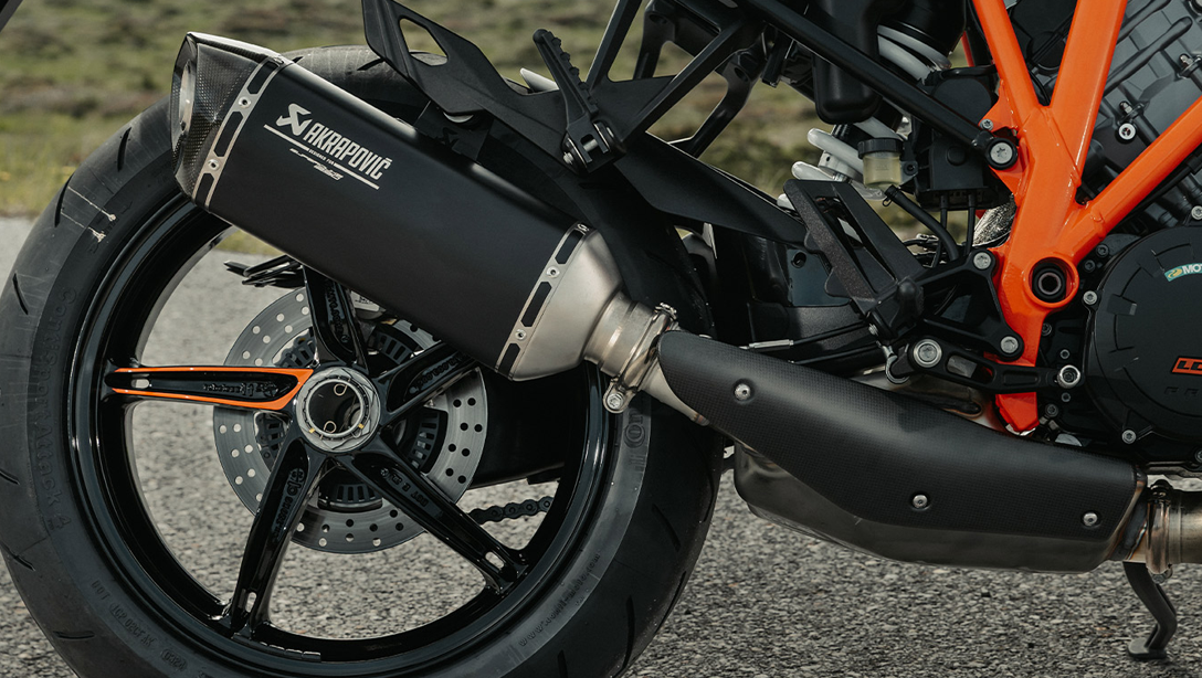 Tableau de bord numérique de la KTM 1290 Super Duke GT 2024