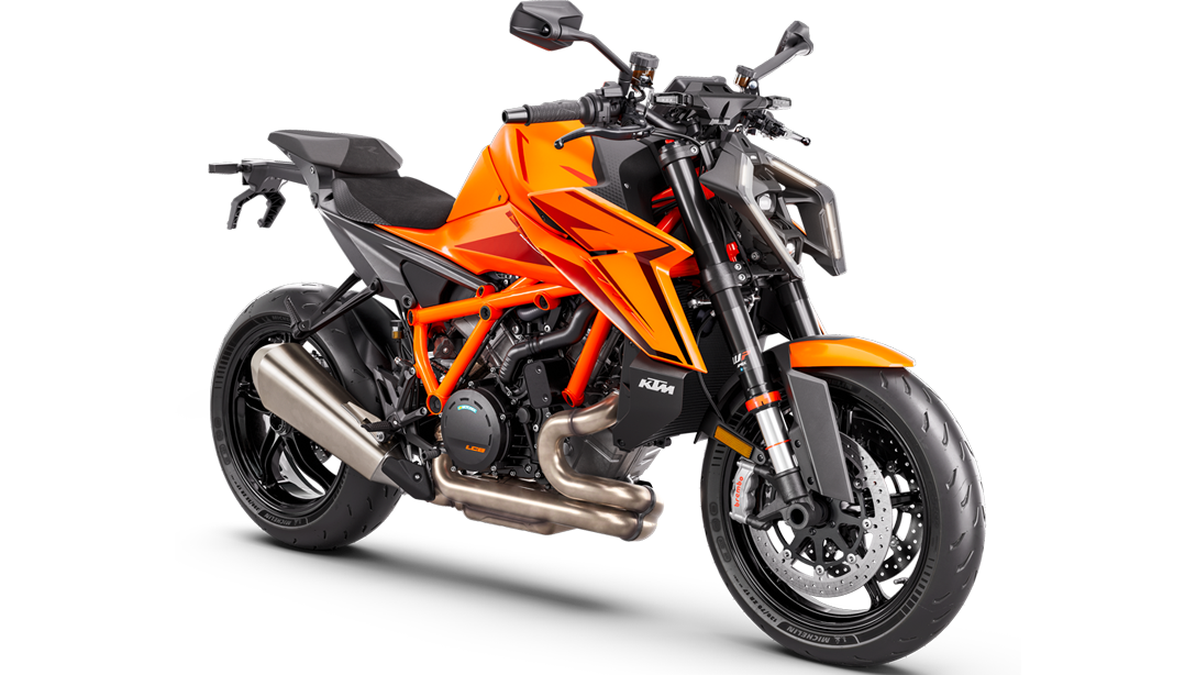 Vue latérale de la 2026 KTM 1390 Super Duke R sur route