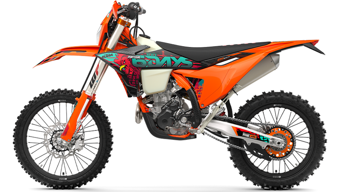 KTM 250 EXC-F 6DAYS 2026 en action sur une spéciale d’enduro