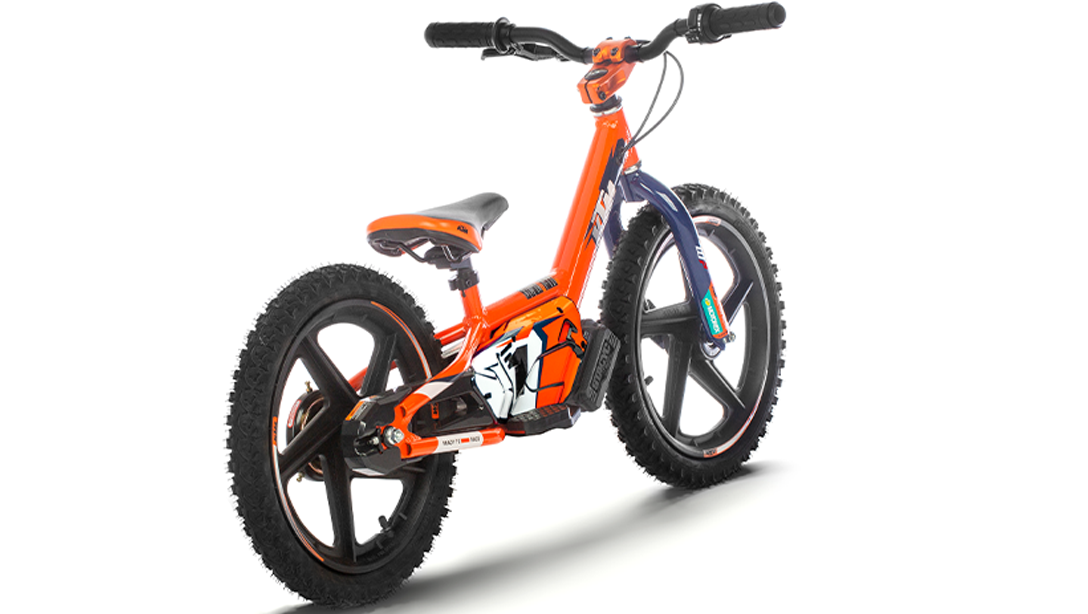 La 2026 KTM SX-E 1.16 en action sur circuit tout-terrain
