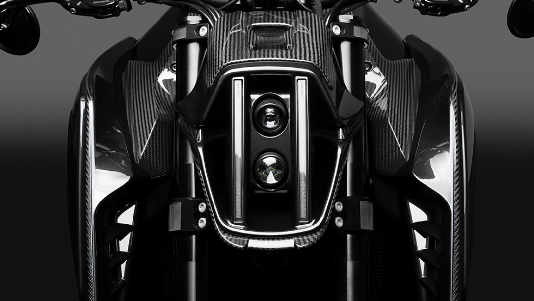 Vue avant de la KTM 2026 Brabus 1400 R Signature Edition en extérieur
