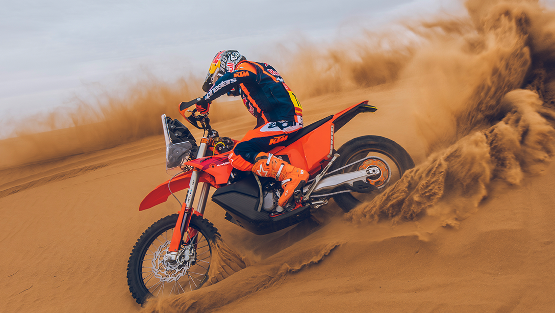 Détail du tableau de bord digital de la KTM 450 Rally Replica 2026