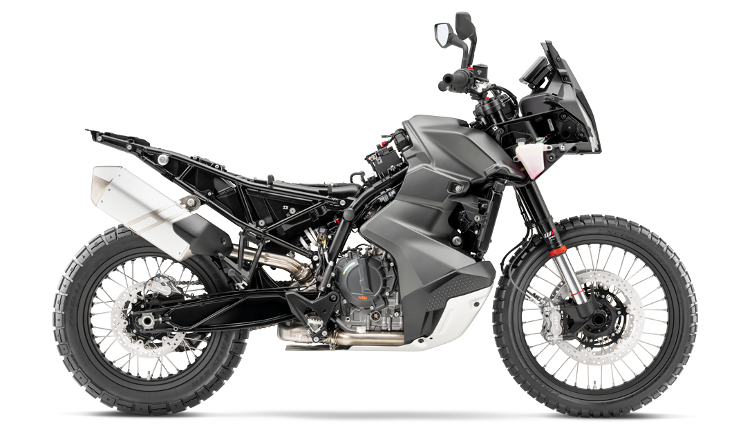 Vue avant de la 2026 KTM 790 Adventure avec éclairage LED