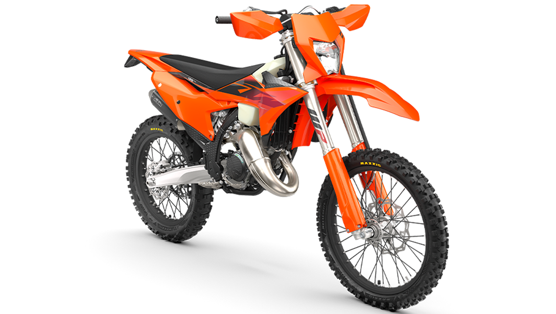 KTM 125 XC-W 2026 sur terrain accidenté