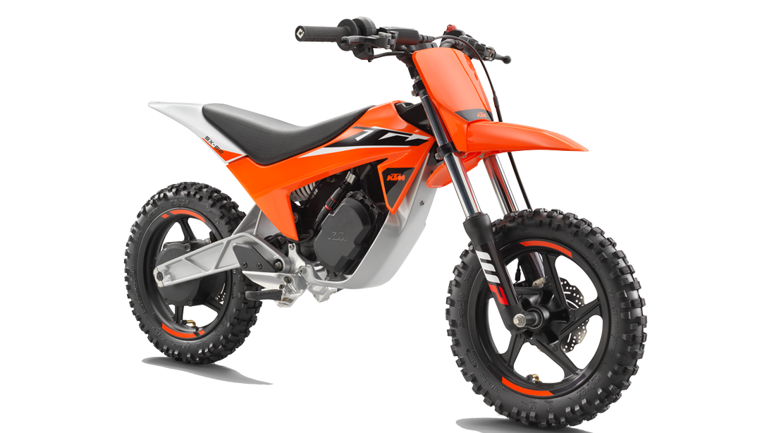 Détail du guidon et des commandes de la KTM SX-E 2 2025