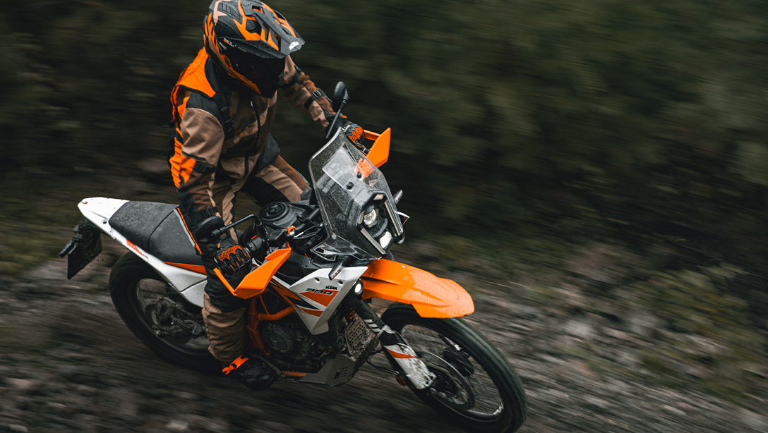 Vue arrière de la KTM 390 Adventure R 2026
