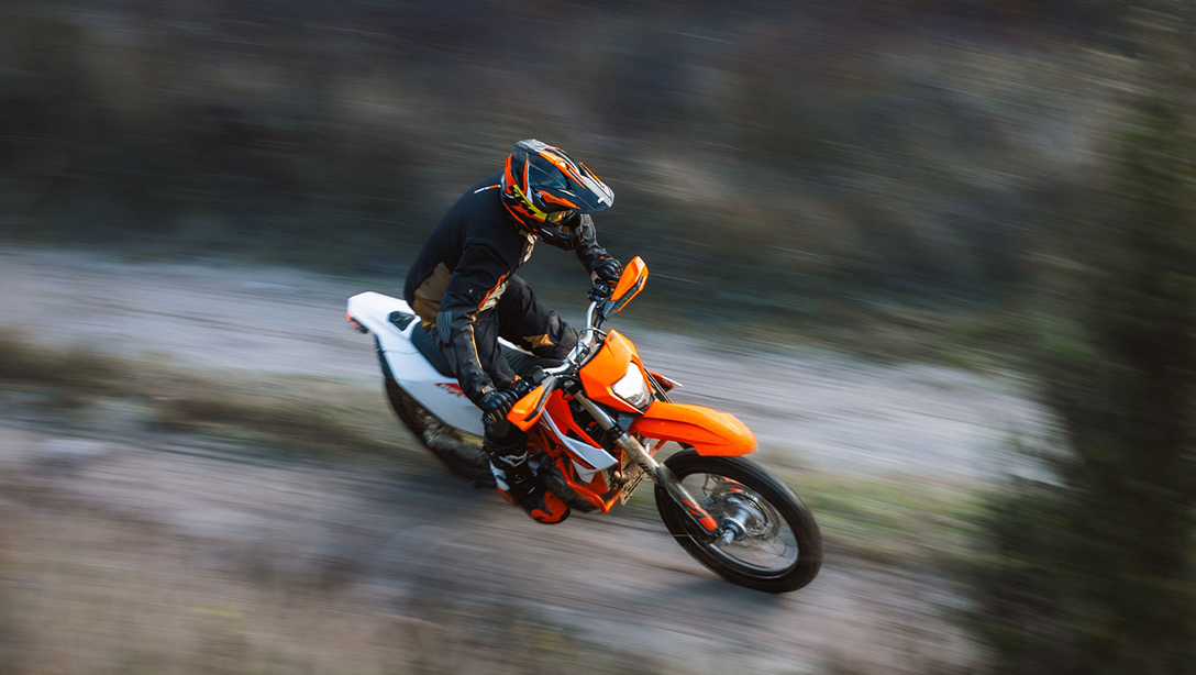 Tableau de bord digital de la KTM 690 Enduro R 2026