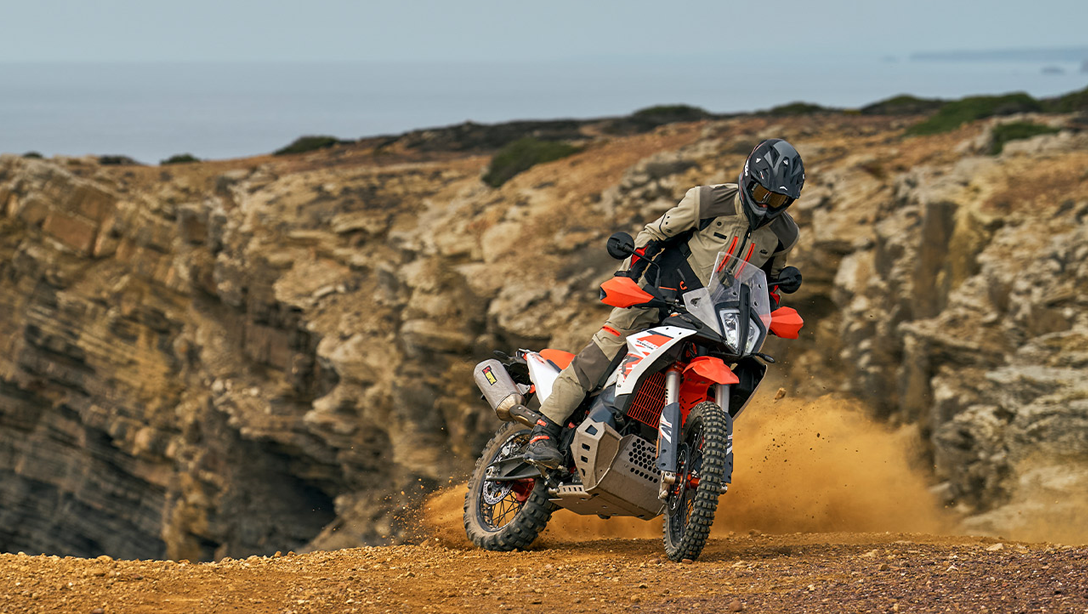 Tableau de bord numérique de la KTM 890 Adventure R 2026