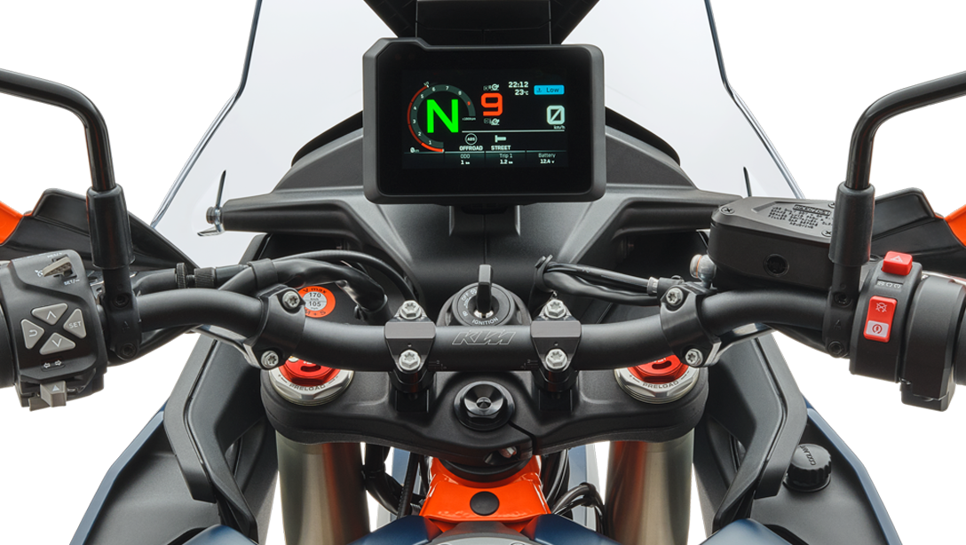Tableau de bord numérique de la 2026 KTM 890 Adventure R Rally avec navigation