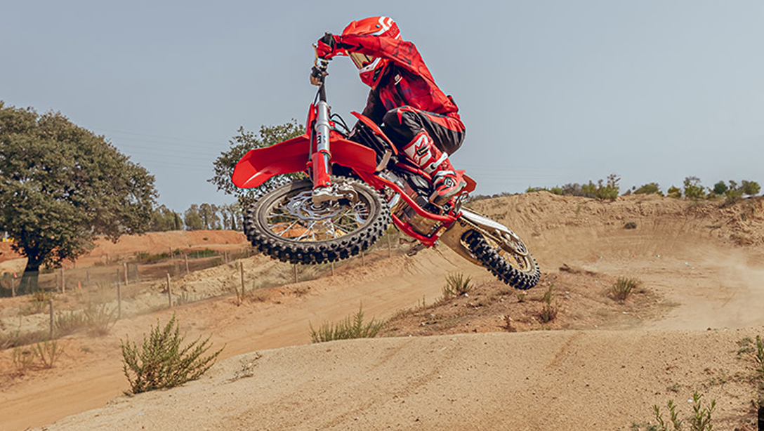 Châssis léger de la GASGAS MC 65 2026 sur terrain de motocross