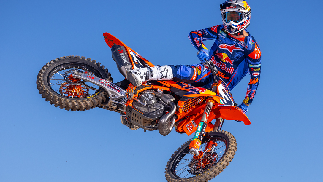Vue avant de la KTM 450 SX-F Factory Edition 2026 avec fourche WP