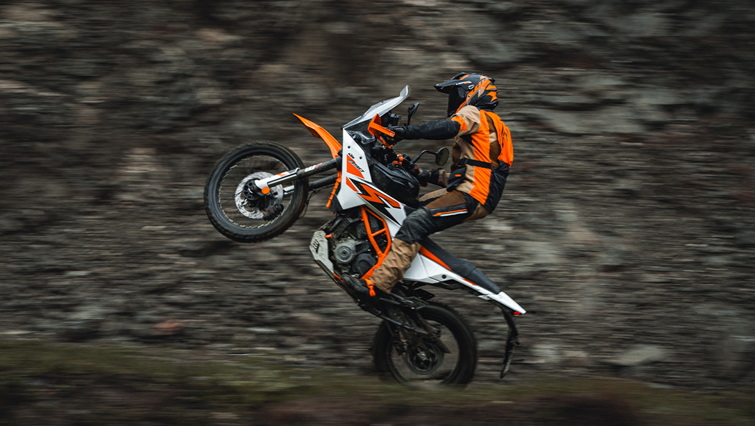 Tableau de bord digital de la KTM 390 Adventure R 2026