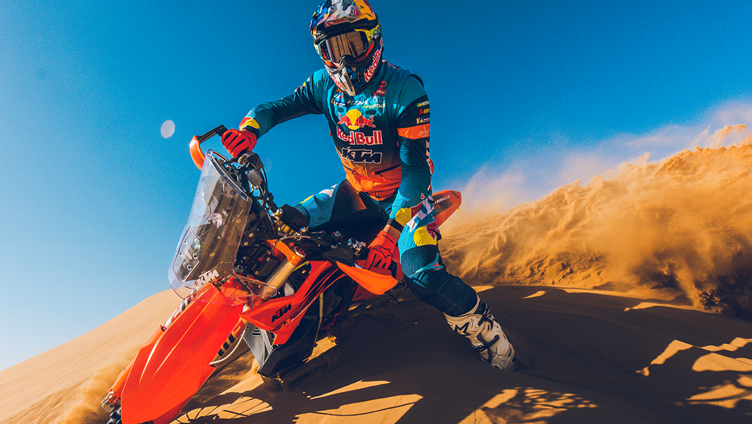 Suspension avant robuste de la KTM 450 Rally Replica 2026 en gros plan