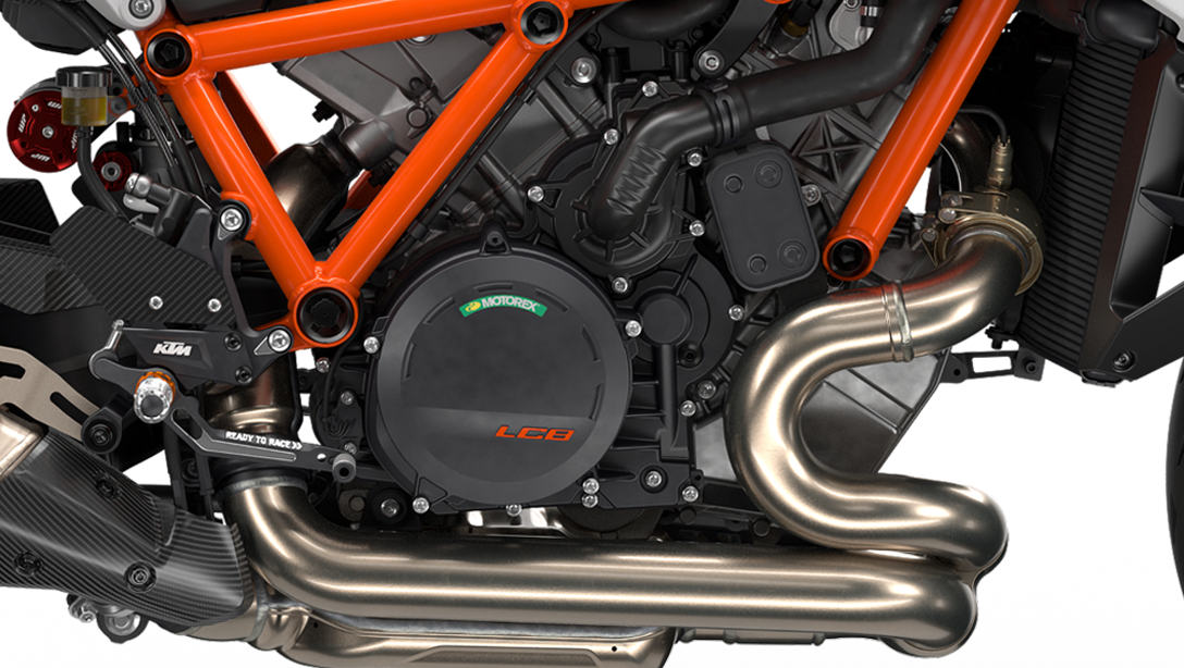Vue de profil de la KTM 1390 Super Duke RR 2026 sur route
