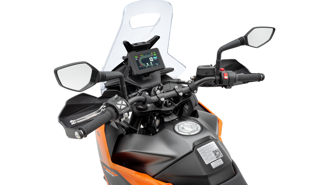 Vue arrière de la 2026 KTM 790 Adventure sur piste