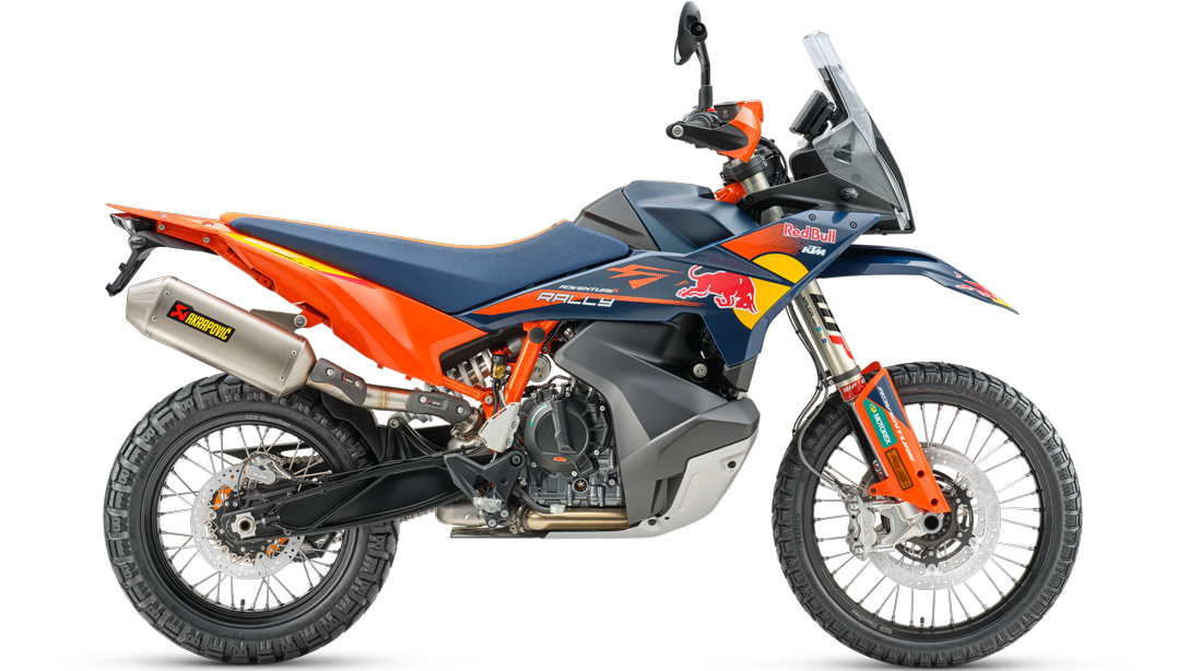 Vue latérale dynamique de la 2026 KTM 890 Adventure R Rally sur piste tout-terrain