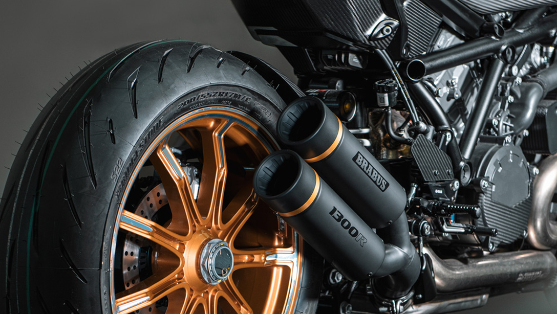 Tableau de bord TFT de la KTM 2023 Brabus 1300 R Masterpiece Edition