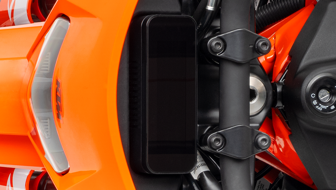 Tableau de bord digital de la KTM 125 SMC R 2026.