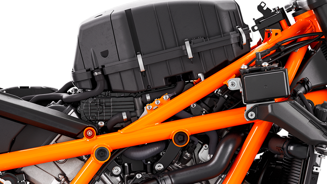 Moteur LC8 de la KTM 1390 Super Duke R EVO en gros plan.