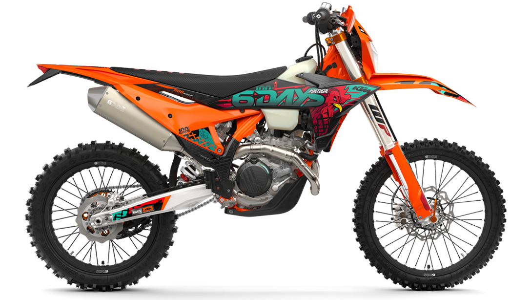 Vue avant de la KTM 500 EXC-F 6DAYS 2026 sur terrain accidenté