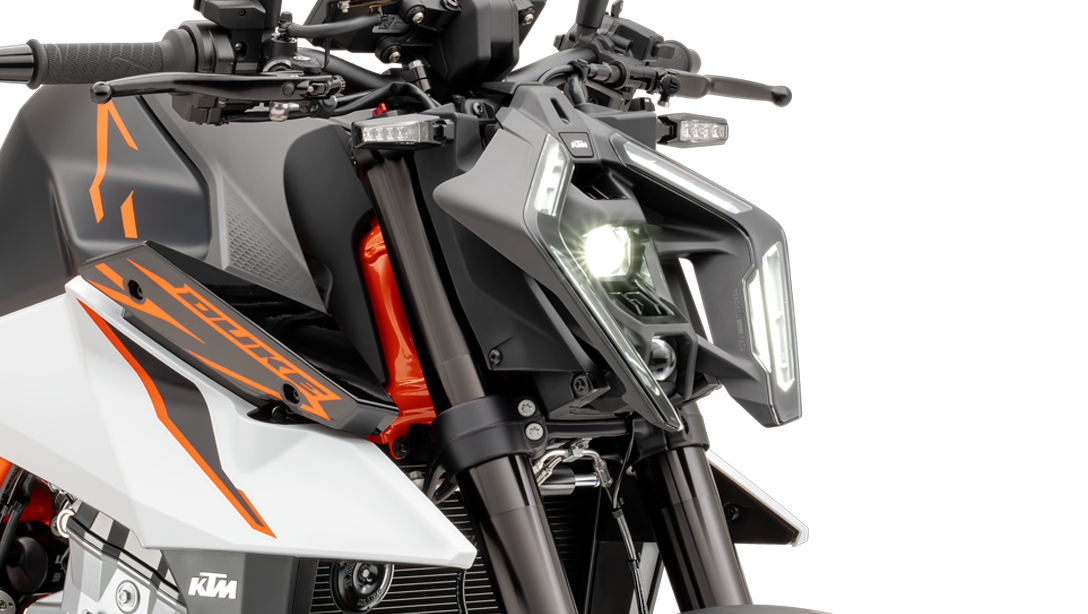 Détail du tableau de bord digital de la KTM 990 Duke R 2026