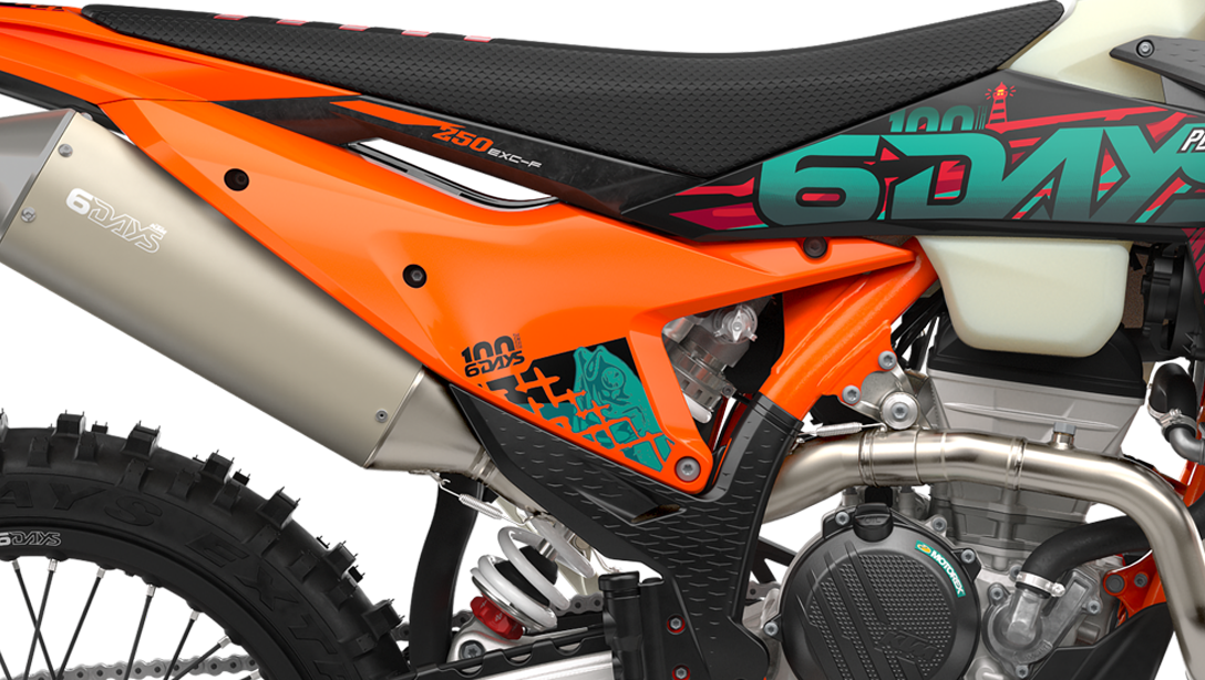 Habillage exclusif de la KTM 250 EXC-F 6DAYS 2026 avec graphismes 6DAYS