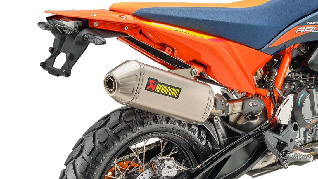 Tableau de bord TFT de la 2026 KTM 890 Adventure R Rally affichant la navigation