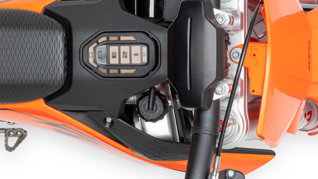 Zoom sur la suspension avant de la KTM SX-E 5 2026