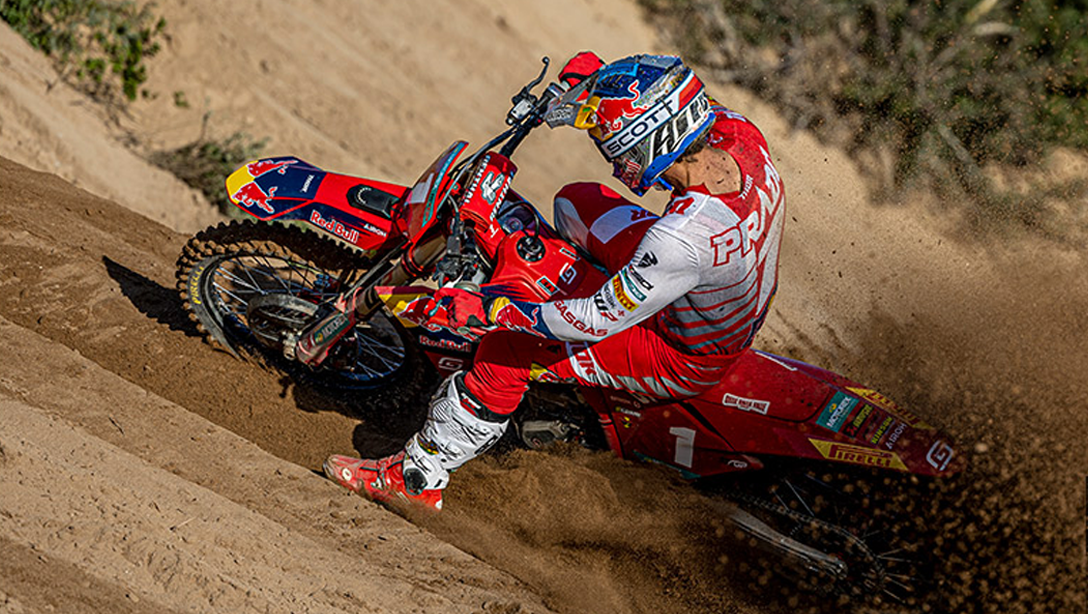 Gros plan sur le cadre rouge de la GASGAS MC 450F Prado Edition 2026