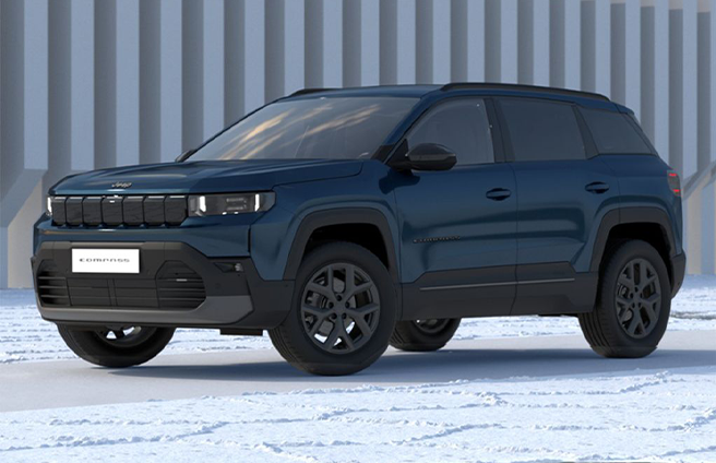 Vue avant du Jeep Compass hybride sur route de montagne