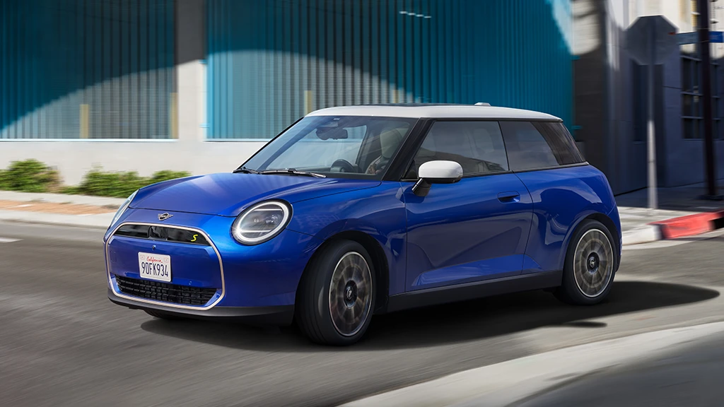 Intérieur spacieux et moderne de la MINI Cooper 3 portes essence