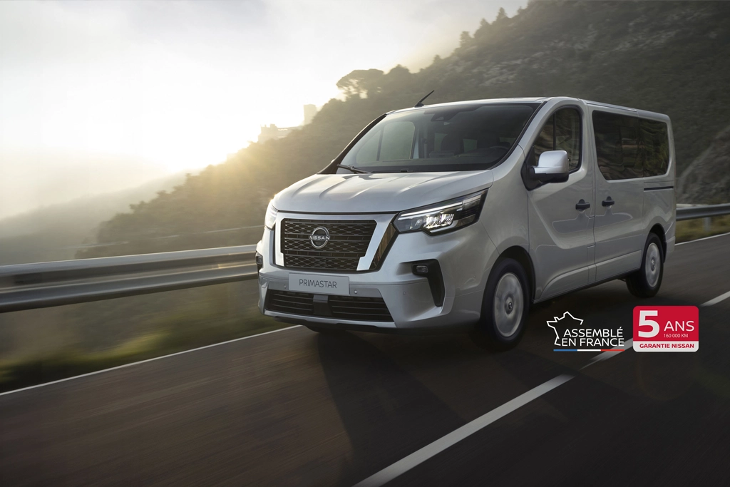 Nissan Primastar Diesel garé devant un chantier, prêt pour le travail