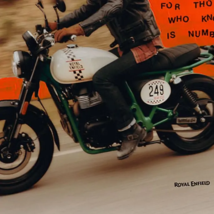 Tableau de bord digital et guidon de la Royal Enfield Bear 650 2026