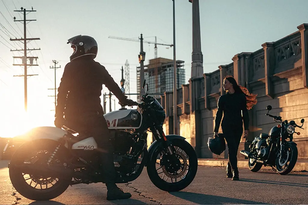 Vue avant de la Royal Enfield Bullet 650 2026 sur route