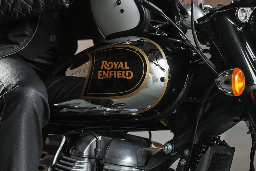 Vue avant de la Royal Enfield Classic 650 2026 avec phare rond