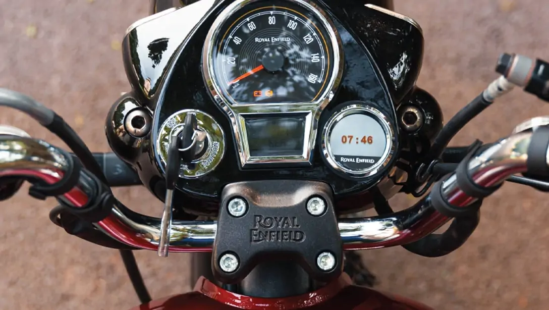 Vue de profil de la Royal Enfield Goan Classic 350 2026 sur route