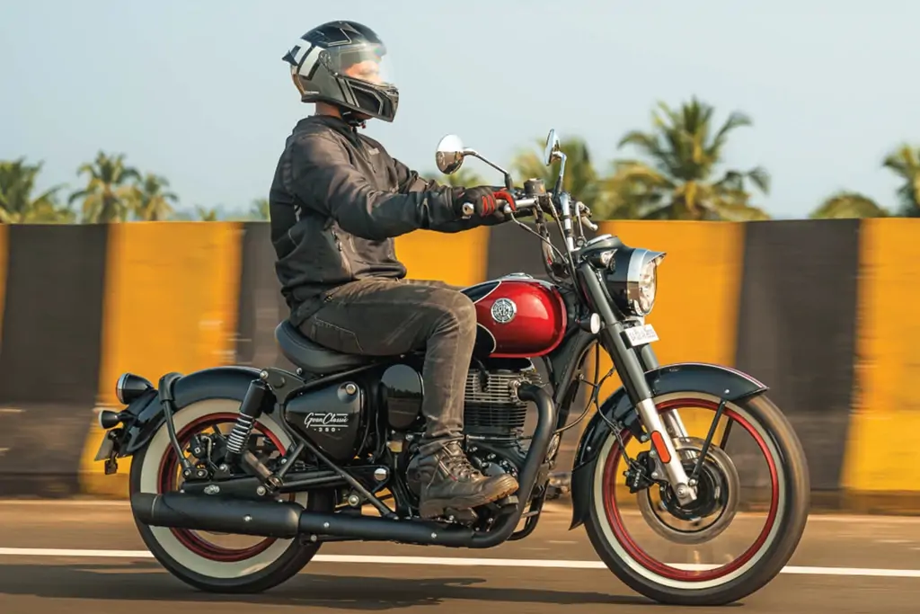 Vue avant de la Royal Enfield Goan Classic 350 2026 avec phare rond